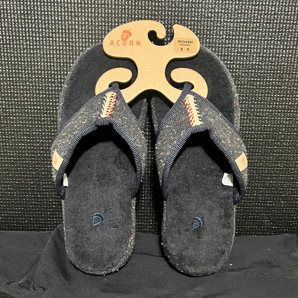 The Acorn Women's Lightweight Bristol Thong Slippers